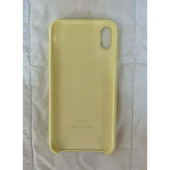 [Apple] iPhone XS Max Silicone Case in Mellow Yellow - Picture 3 of 3
